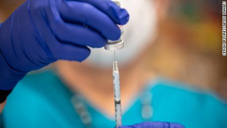 Texas' ban of vaccine mandates puts businesses in a difficult position